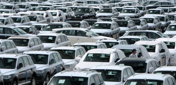 Predaj áut v EÚ sa v minulom roku prepadol o 8,2 %