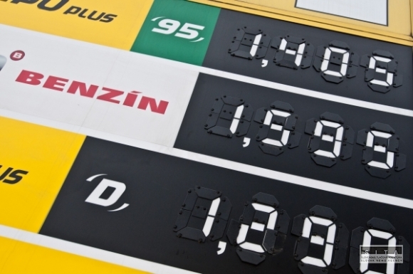 Benzíny a nafta budú na Slovensku od piatka lacnejšie