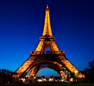 Paríž chce firmy trestať za zatváranie fabrík