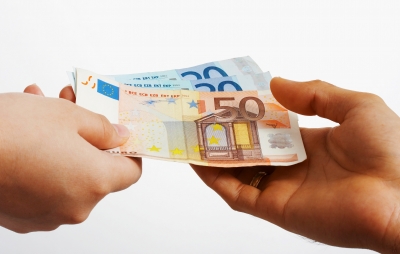Malí podnikatelia zaplatia štátu v priemere 2 400 € mesačne