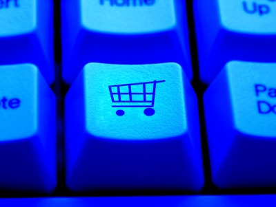 Takmer polovica Slovákov vlani nakupovala cez internet
