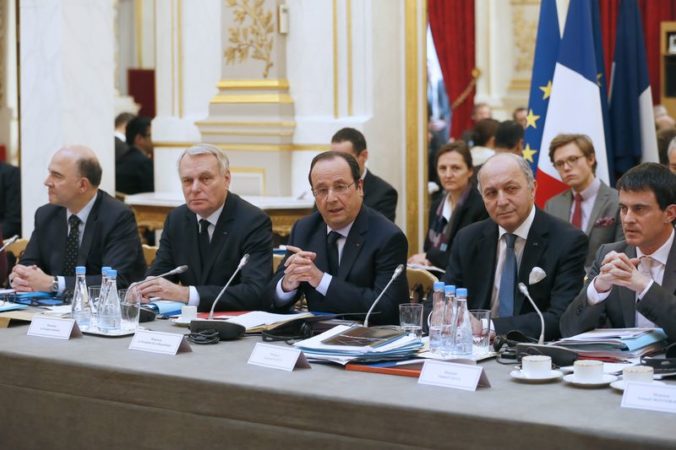 Ekonomika/48/francuzsky prezident laka investorov stabilnu danovu politiku
