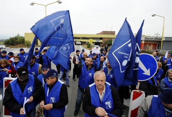 Zamestnanci DMK v Dubnici vstúpili do jednodňového ostrého štrajku