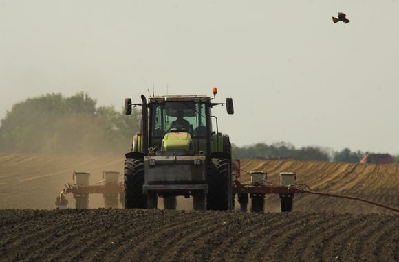 EÚ pripravuje ďalšie opatrenia na podporu farmárov