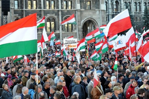 Eurokomisárka vyzvala na protesty proti maďarskej dani