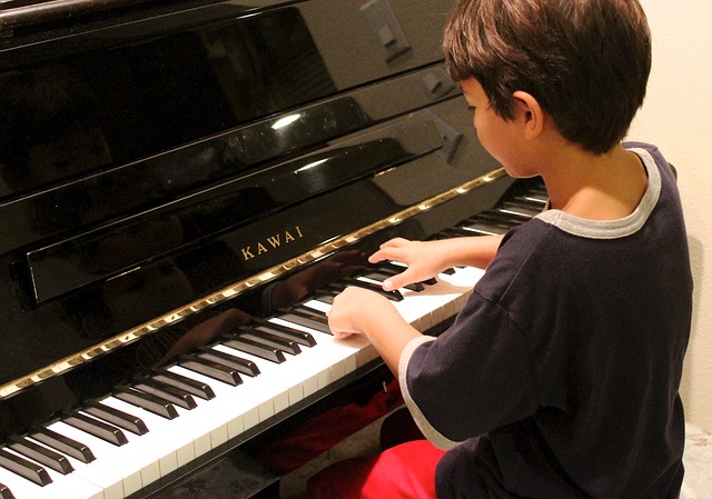 hranie na klavír