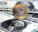 Dolár oproti euru v stredu posilnil
