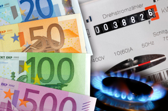 Domácnosti a malé podniky zaplatia za elektrinu a plyn menej