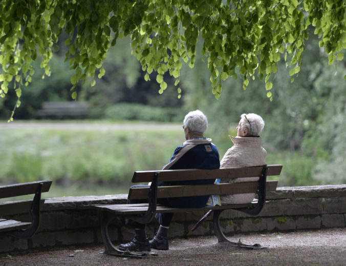 Starobné penzie sa pracujúcim penzistom zvýšia