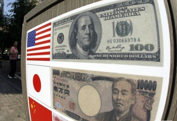 Pokles jenu sa zastavil, euro voči doláru stúplo