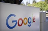 Google údajne zvažuje, že kúpi aktíva Yahoo