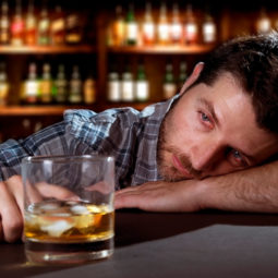 Alkohol, opitý muž, závislosť