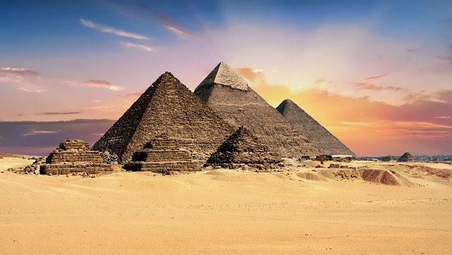 Pyramidy_pixabay com.jpg