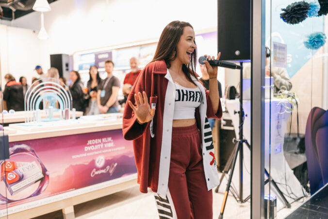 Dominika spev_iqos butik_sita.jpg