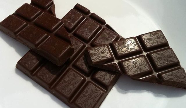 Dark chocolate bar.jpg