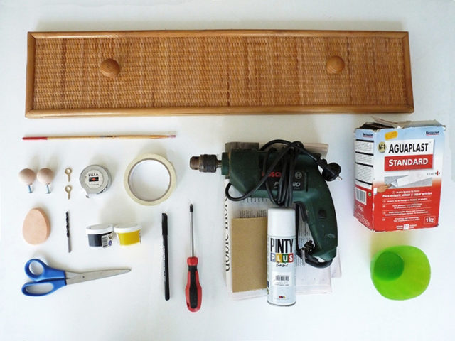 Colgador reciclando un caj_n materiales.jpg