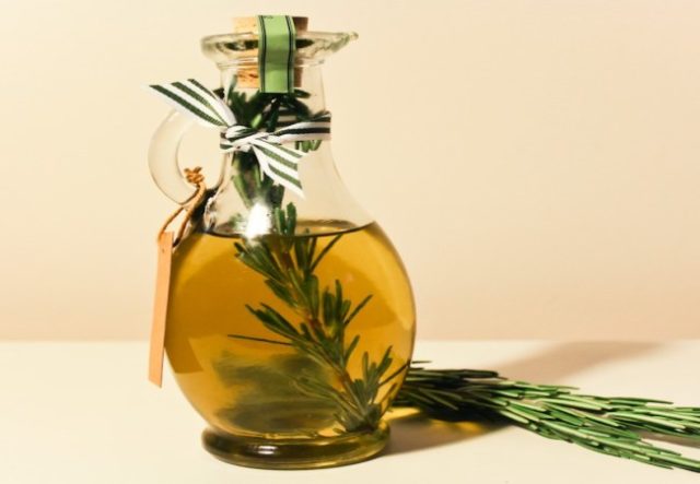 Rosemary oil1.jpg