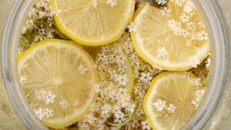 Maminčin bezinkový sirup 1.jpg