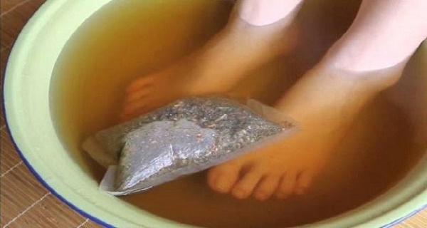 Soak your feet for 30 minutes and get rid of smelly feet forever.jpg