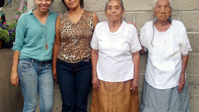 Family portrait different generations in one photo__605.jpg