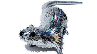 Cd animal sculptures recycled art sean avery 35 5885c8c62b1b5__700.jpg
