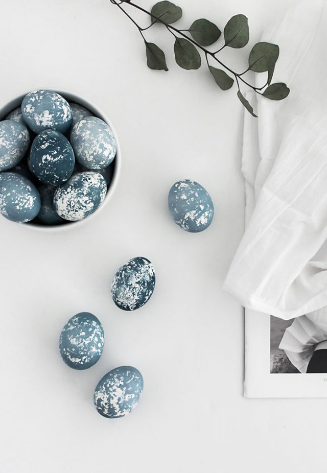 Post_diy naturally dyed speckled easter eggs 2.jpeg