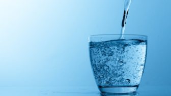 Water pouring into glass 1000 980x600.jpg
