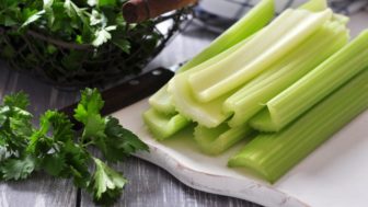 Vine vera foods that fight bloating celery 785x521.jpg