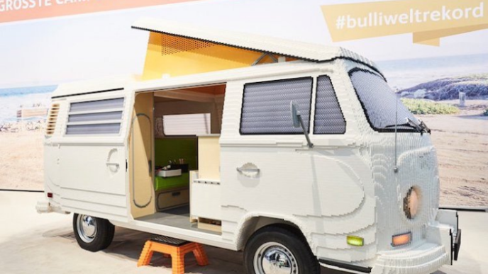 Lego volkswagen camper v plné velikosti.png
