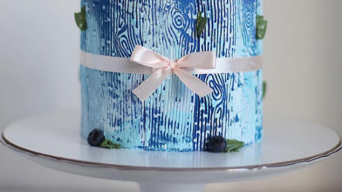 Blue wood cake art yulia kedyarova.png
