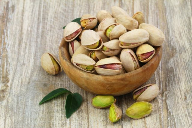 Pistachio nuts in a bowl in and out of shells.jpg