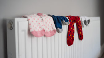 Mokré oblečenie na radiátory