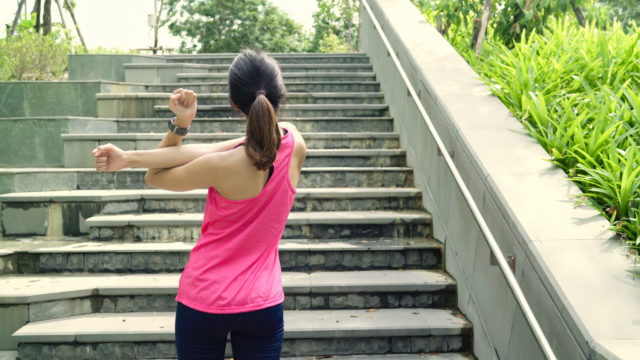 Healthy beautiful young Asian Athlete women in sports clothing l