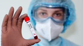 prekonali nákazu omikronóm