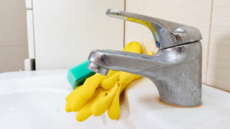 ako udržať kohútiky v kúpeľni lesklé a bez šmúh!