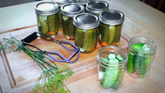 Ako sterilizovať poháre v rúre?