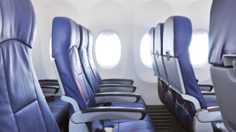 so sedadlom v lietadle