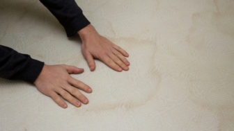 Ako sa zbaviť škvŕn na matraci