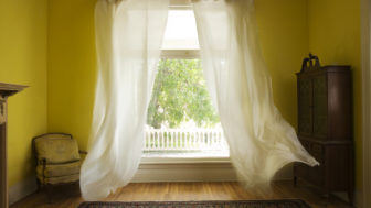 záclony boli večne zažltnuté