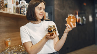 je med pravý alebo falošný