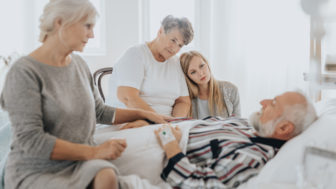 Muž na smrteľnej posteli