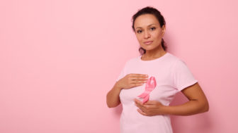 Desať hlavných príznakov rakoviny, ktoré ženy veľmi často prehliadajú