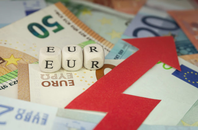 Minimálna mzda stúpla o 54 eur