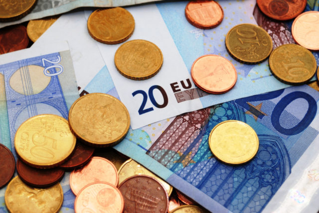 Minimálna mzda stúpa o 54 eur