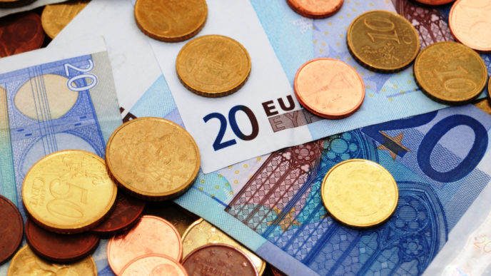 Minimálna mzda stúpa o 54 eur
