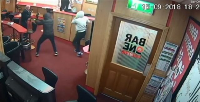 Zlodeji sa pokúsia vykradnúť bar