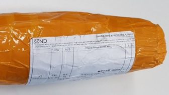 Mužovi prišiel na poštu balík