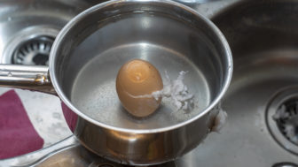 Ako uvariť vajcia, aby nepraskla škrupina?