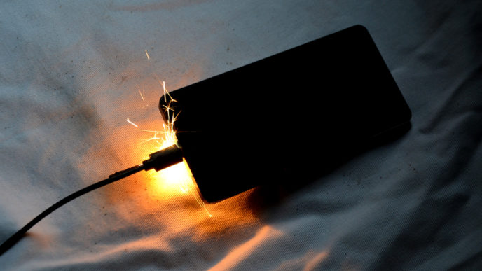 Dieťa skončilo s vážnymi popáleninami kvôli nepozornosti matky