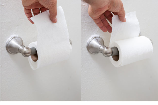 Väčšina ľudí vešia toaletný papier zle